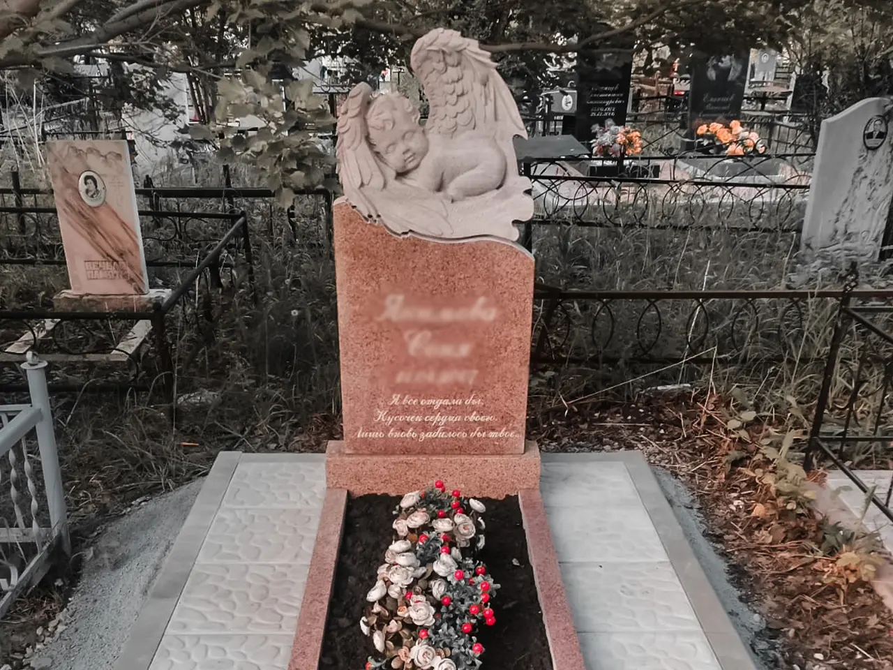 Резные памятники
